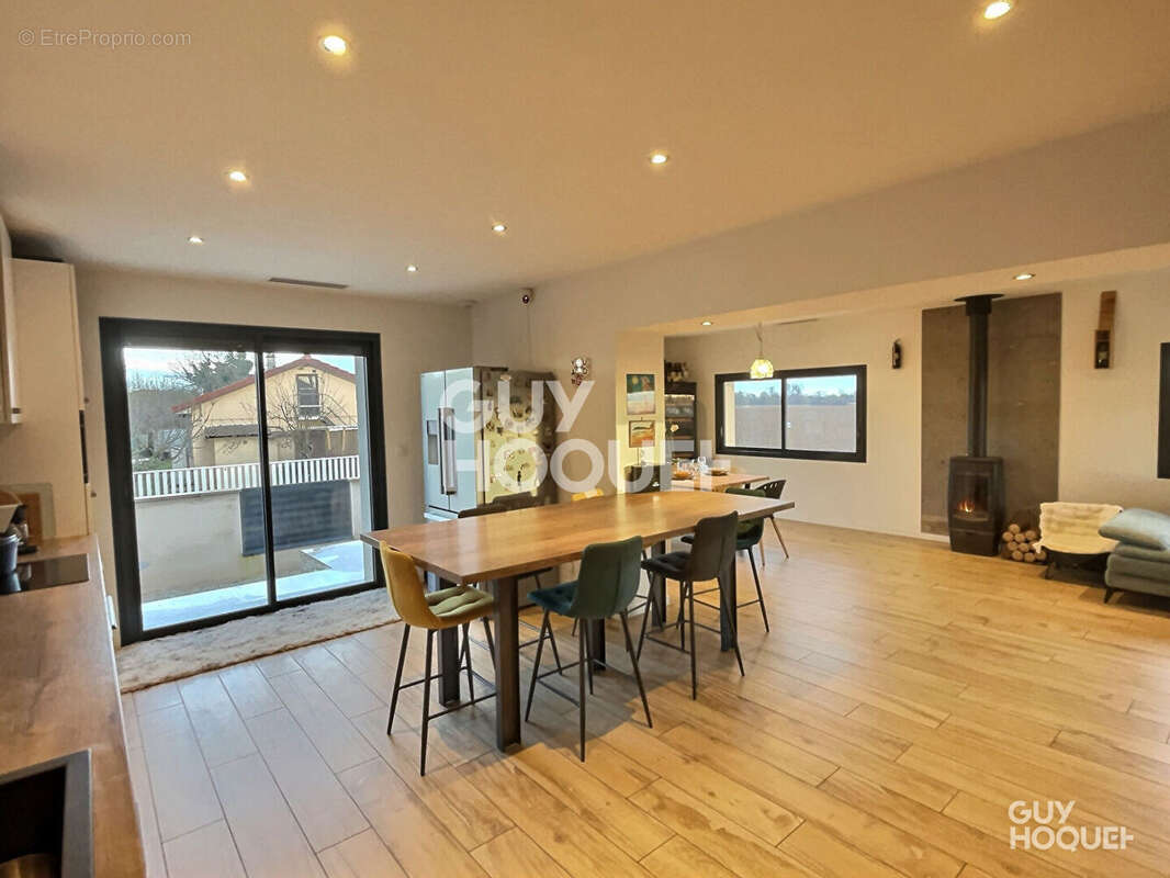 Maison à SAINT-BONNET-DE-MURE