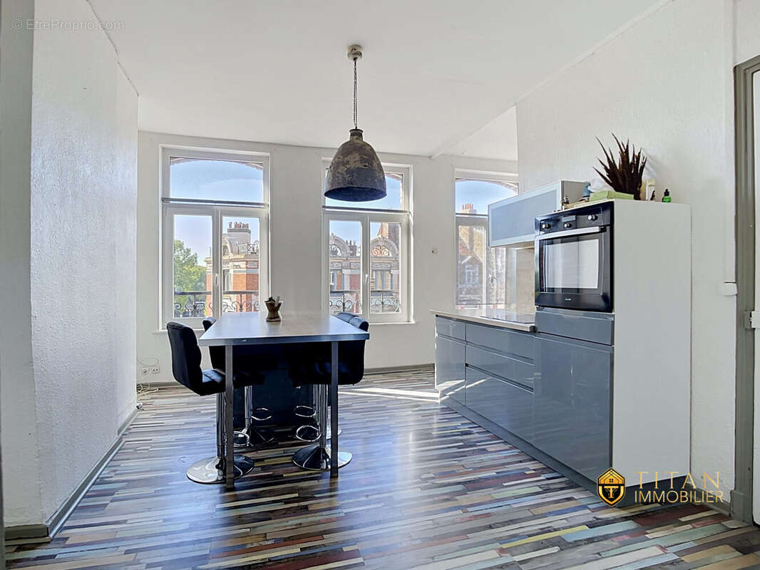 En exclusivité appartement T2 centre-ville Dunkerque  1 chambre + dressing, belle pièce de vie . TITAN-IMMOBILIER  - Appartement à DUNKERQUE