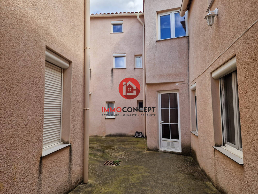Appartement à BAGNOLS-SUR-CEZE