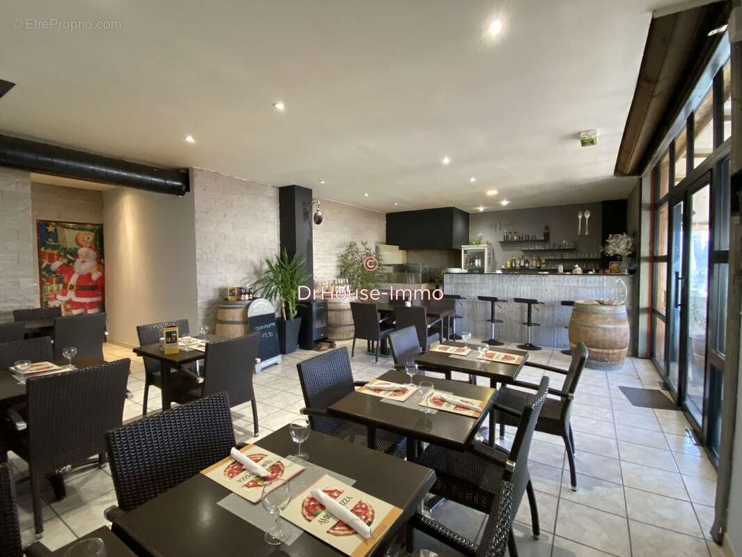 Commerce 96 m² à Aigues-Mortes  - photo 8