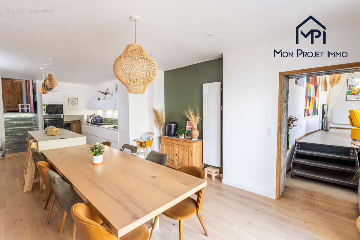 Maison 161 m² à Laval  - photo 4