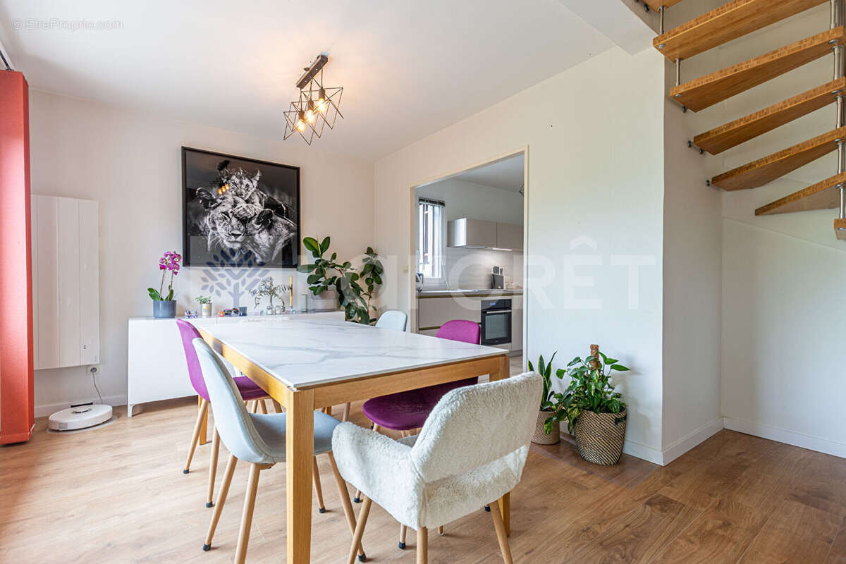 Appartement à POISY