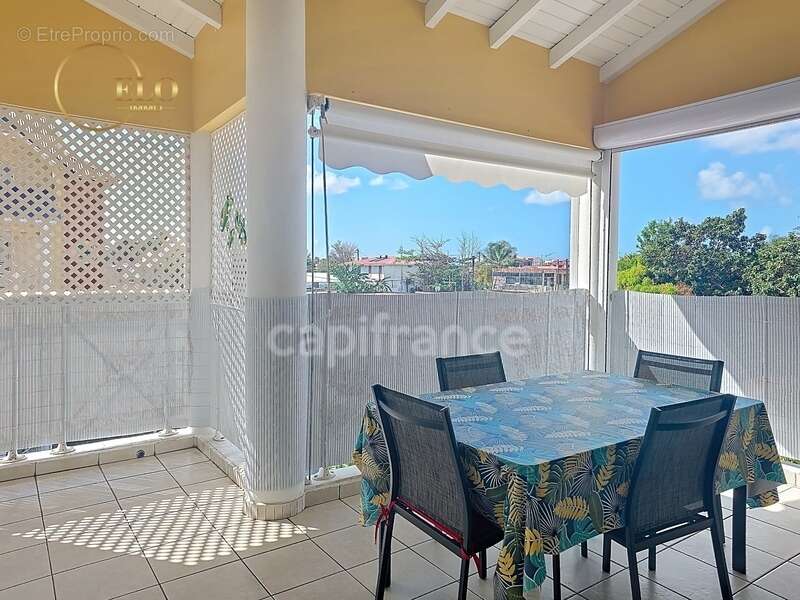 A vendre à Saint-François : Magnifique T3 Lumineux + parking - photo 8