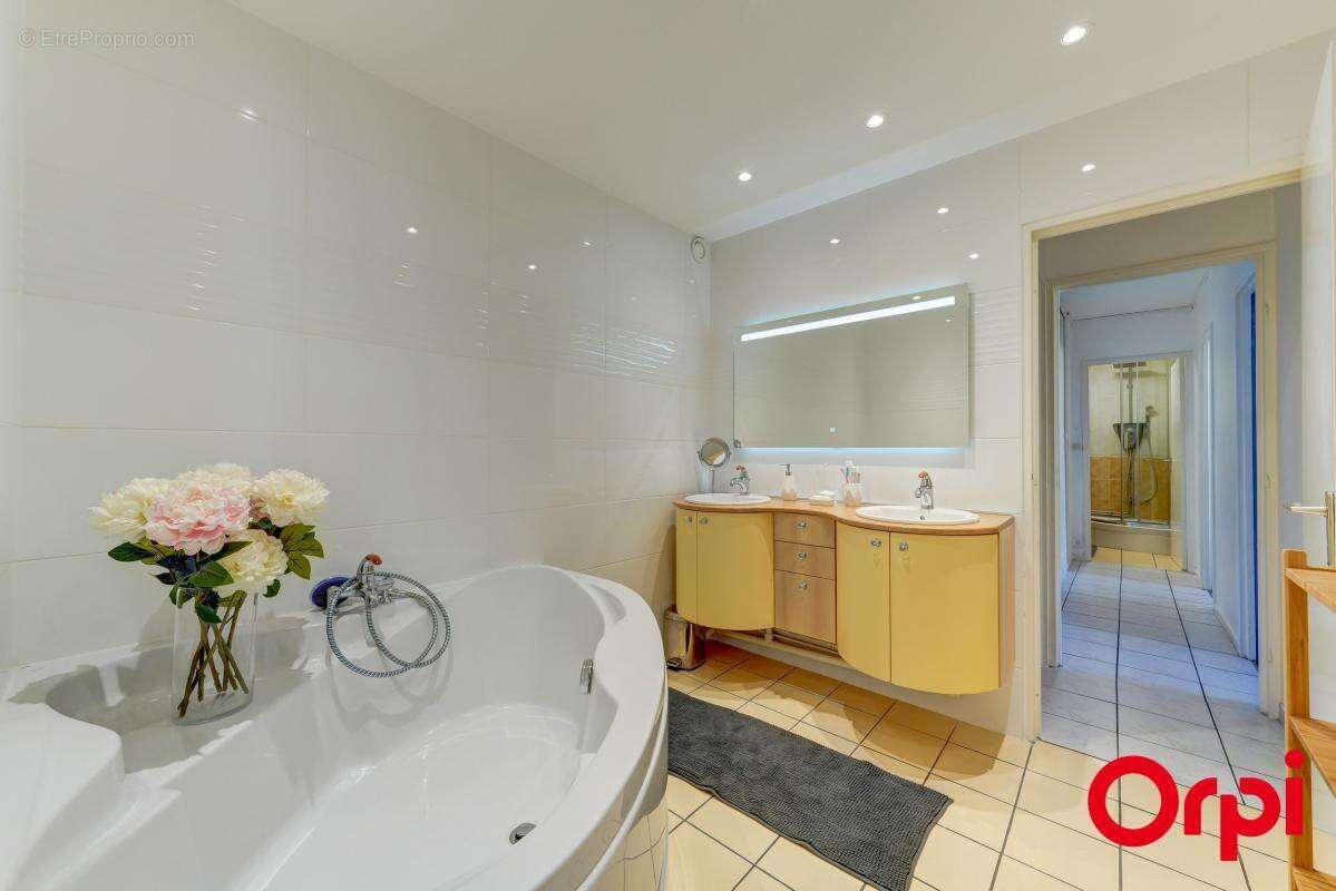 Appartement à RILLIEUX-LA-PAPE