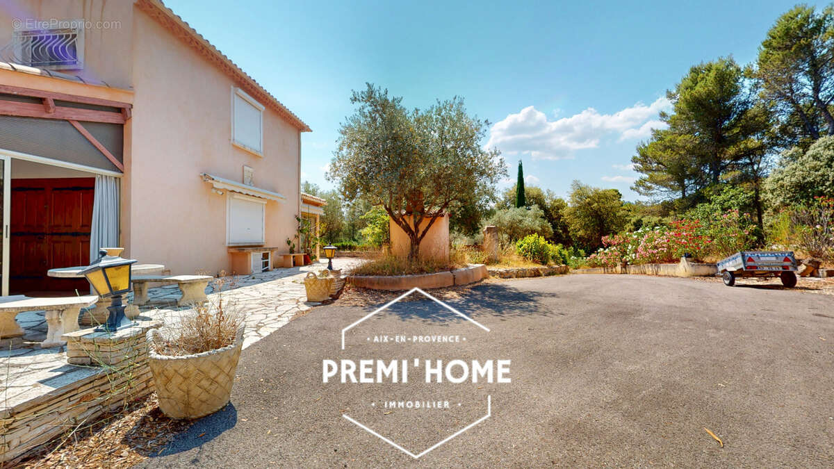 Maison à PEYROLLES-EN-PROVENCE