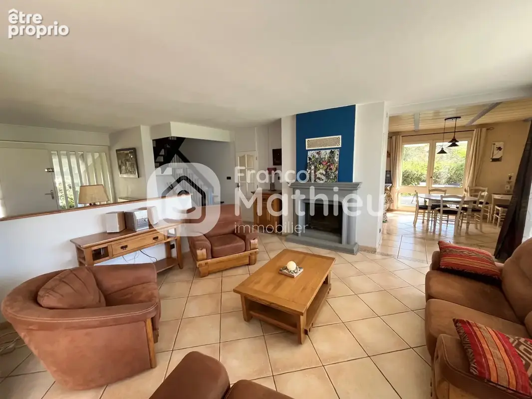 Chalamont : Jolie maison traditionnelle 350m2 hab + dépendances - piscine et terrain de 3 hectares - photo 6