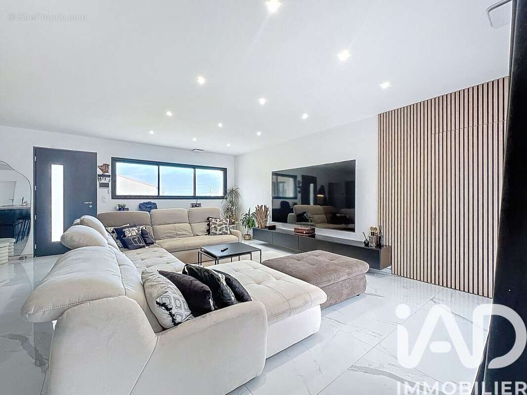 Photo 6 - Maison à CHARRON