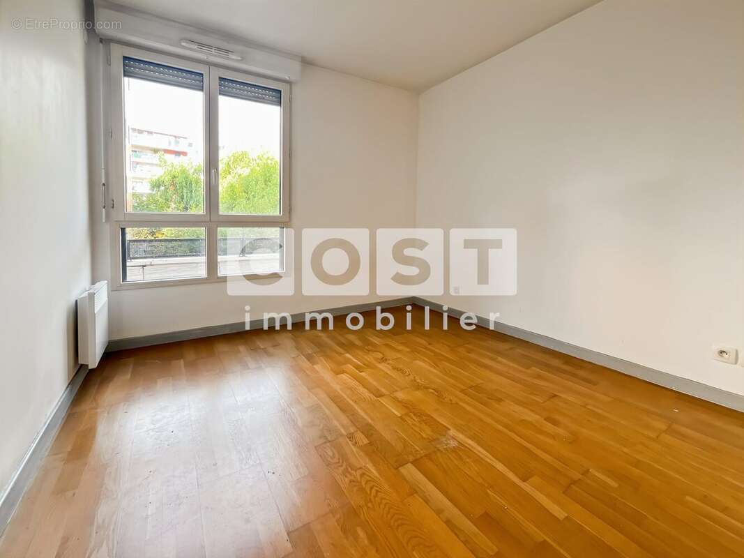 Appartement à GENNEVILLIERS