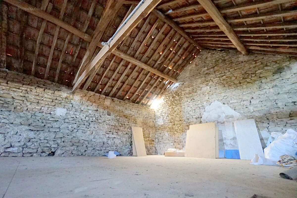 Immeuble à réhabilité à Limay 200 m2 de potentiel - photo 5
