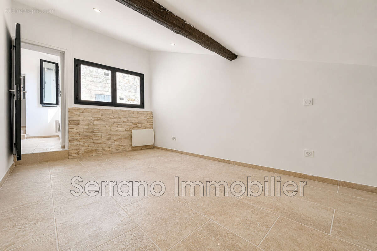 Appartement 34 m² à Beaucaire  - photo 4