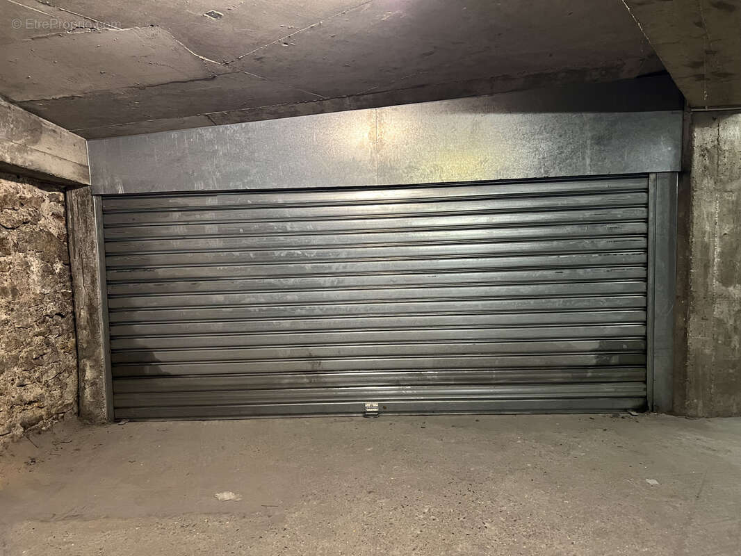 Parking à PARIS-14E