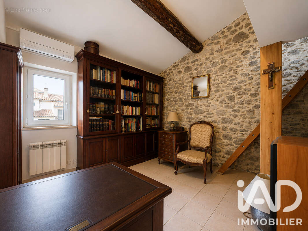 Maison 110 m² à Eyguieres  - photo 9