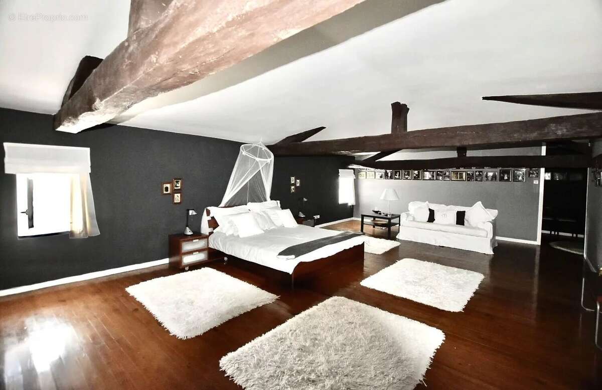 Belle rénovation pour cette Maison de village de 3 chambres/3 salles de bain avec jardins paysagers. - photo 5