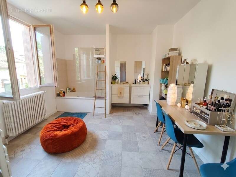  Maison T6 de 152 m² à Nogaro – Centre-ville & Jardin arboré - photo 15