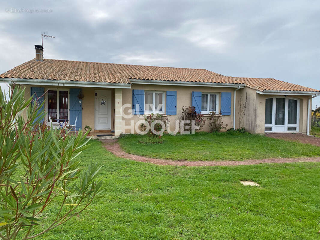 Maison à SAINT-MAGNE-DE-CASTILLON