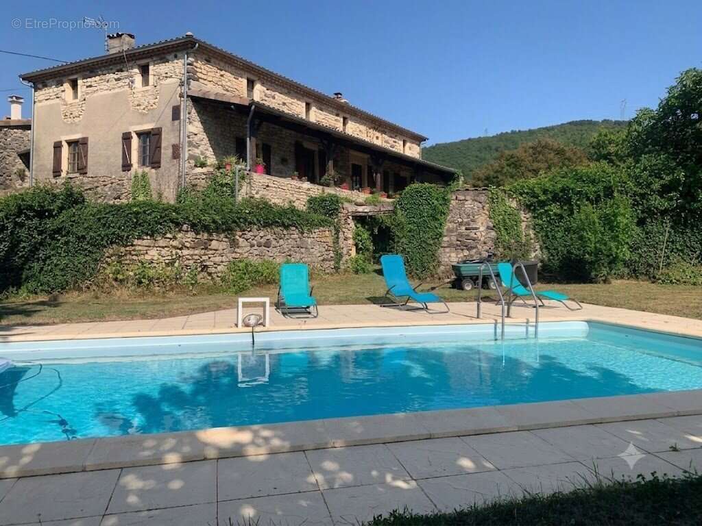 Maison 280 m² à Saint-Vincent-De-Barres  - photo 2