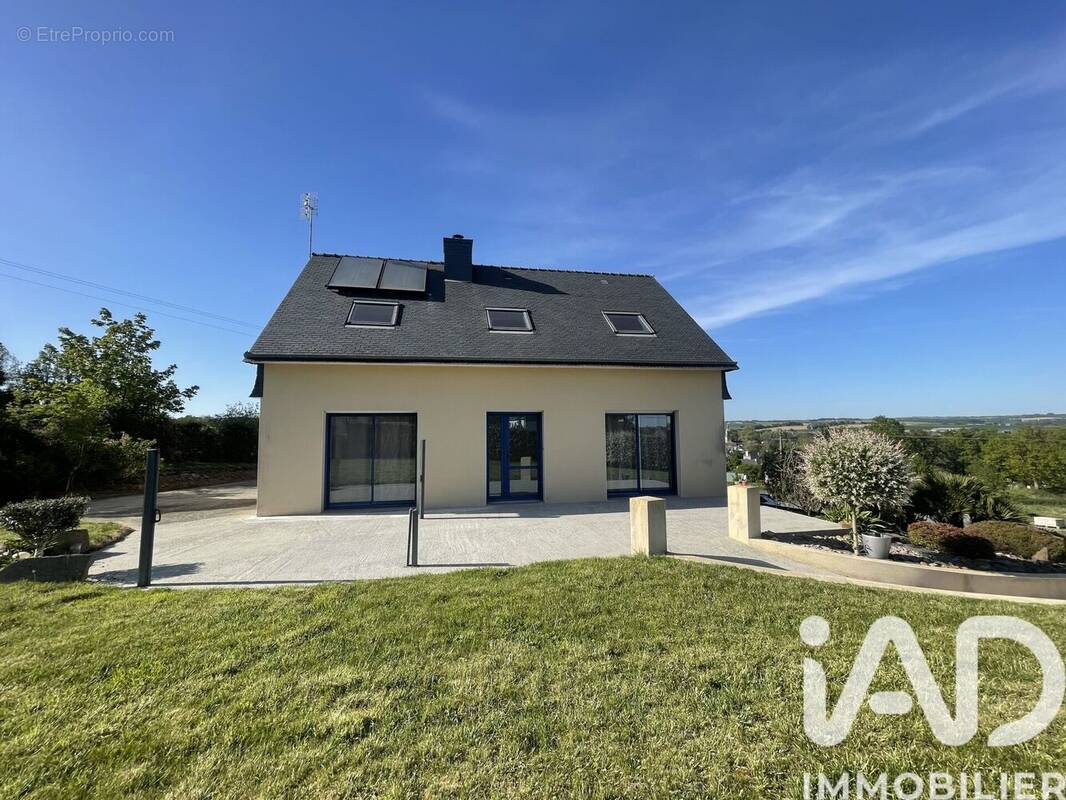 Photo 1 - Maison à SAINT-CARADEC