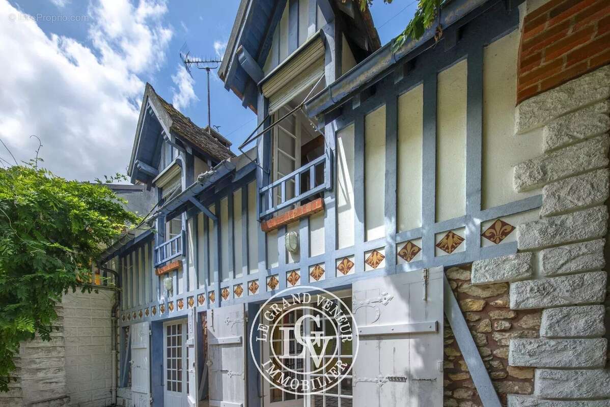 Maison à FONTAINEBLEAU
