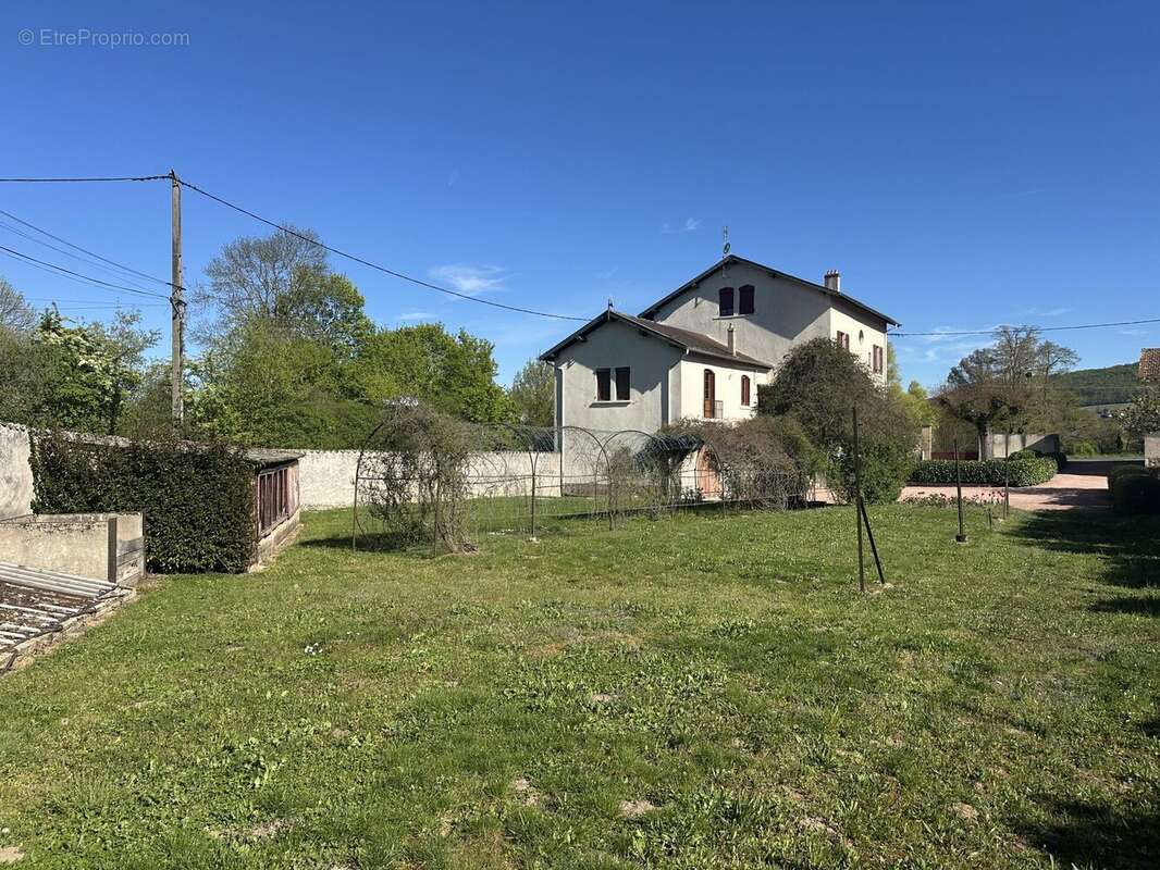 Appartement à REGNIE-DURETTE