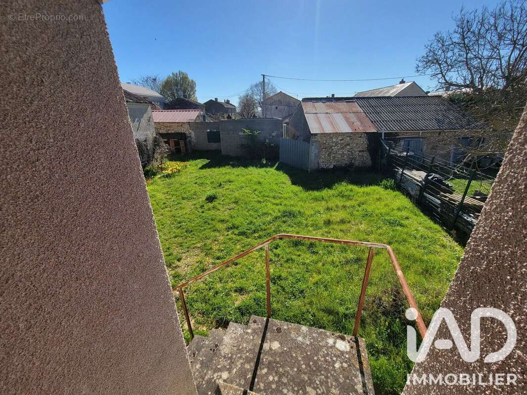Maison 37 m² à Doue-La-Fontaine  - photo 8