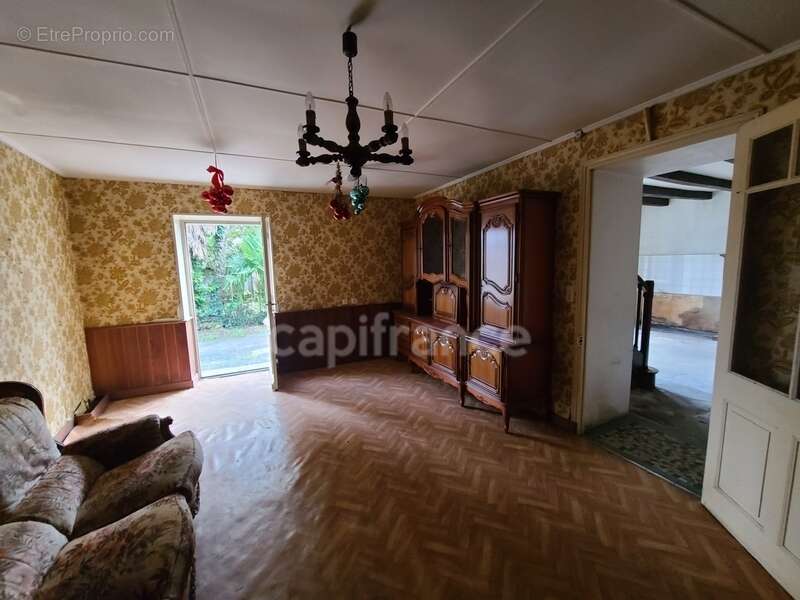Maison à rénover avec dépendances NACHAMPS (17) - photo 6