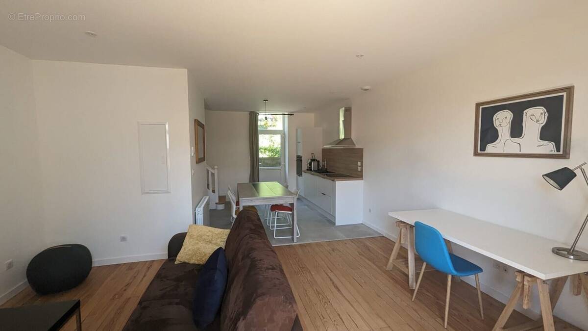 Maison à MONTMERLE-SUR-SAONE