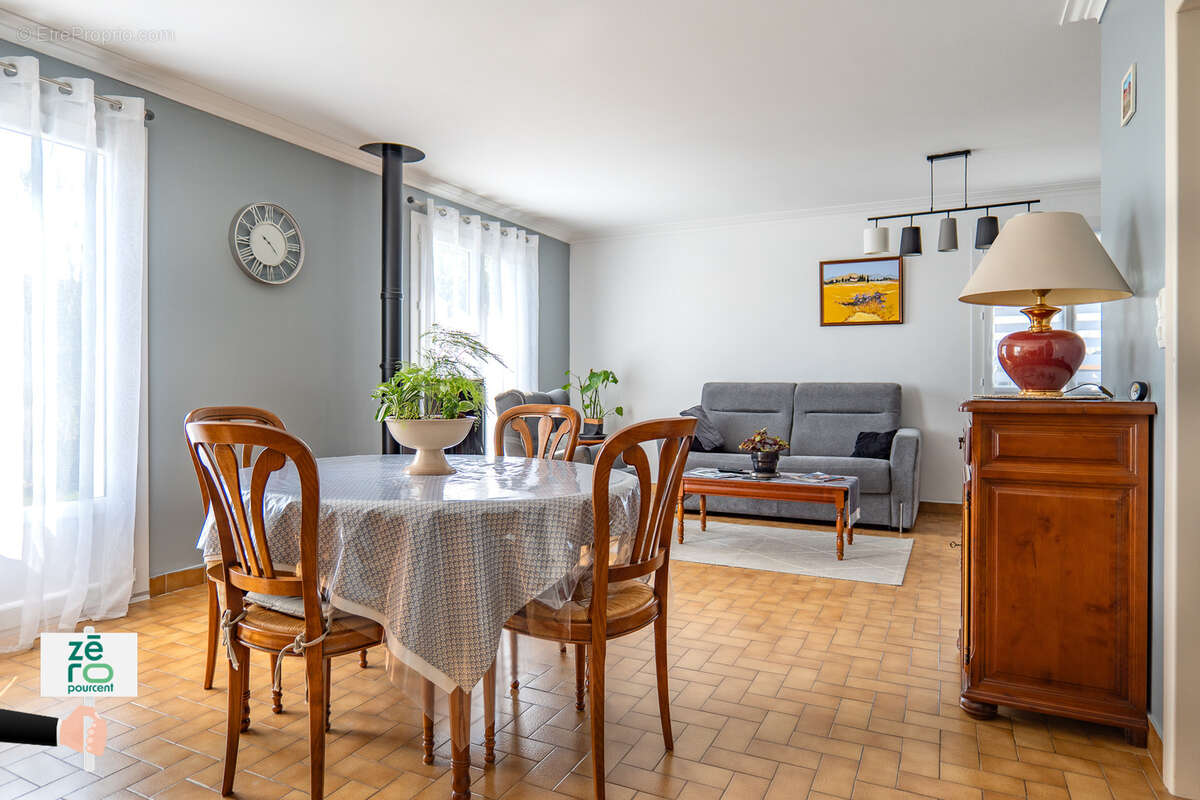 Maison à LES MAGNILS-REIGNIERS