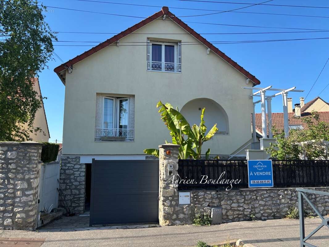 Maison à vendre 5 pièces COMBS LA VILLE (77) - photo 2