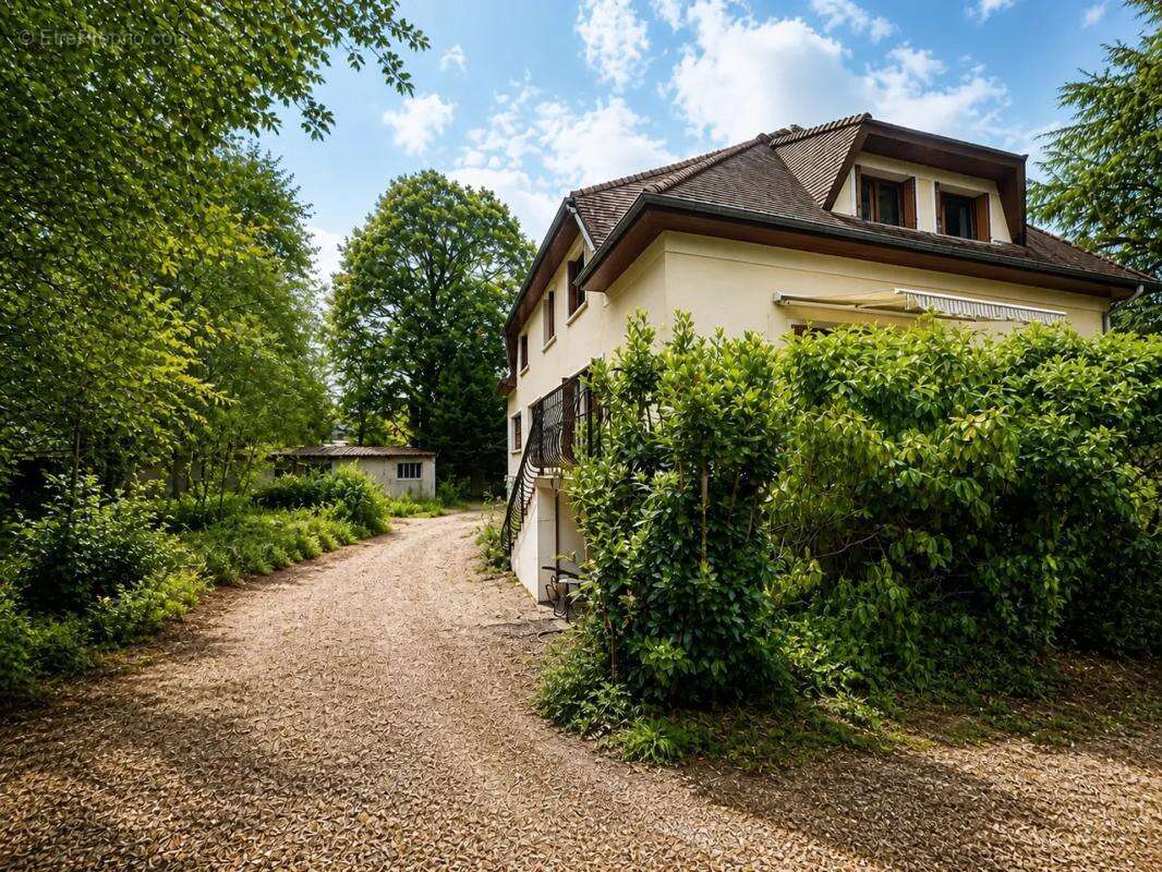 Maison de 11 pièces de 269 m² au Plessis-Trévise - photo 14