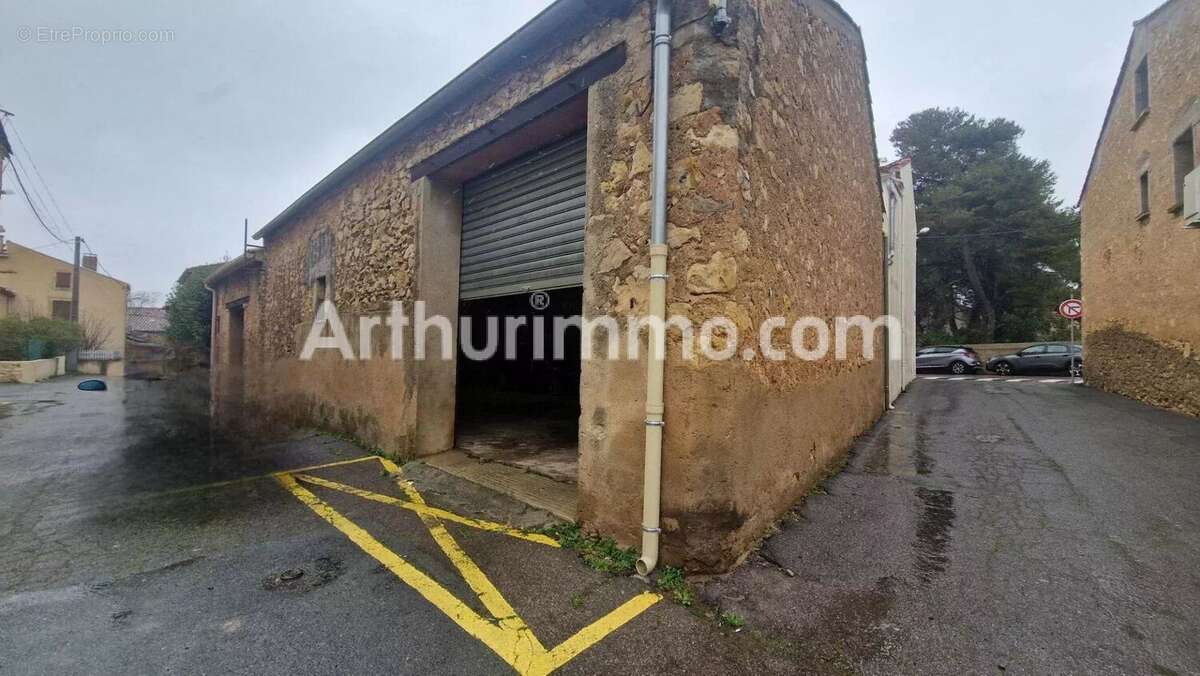 Parking à QUARANTE