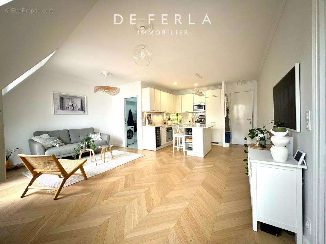 Appartement à PARIS-8E