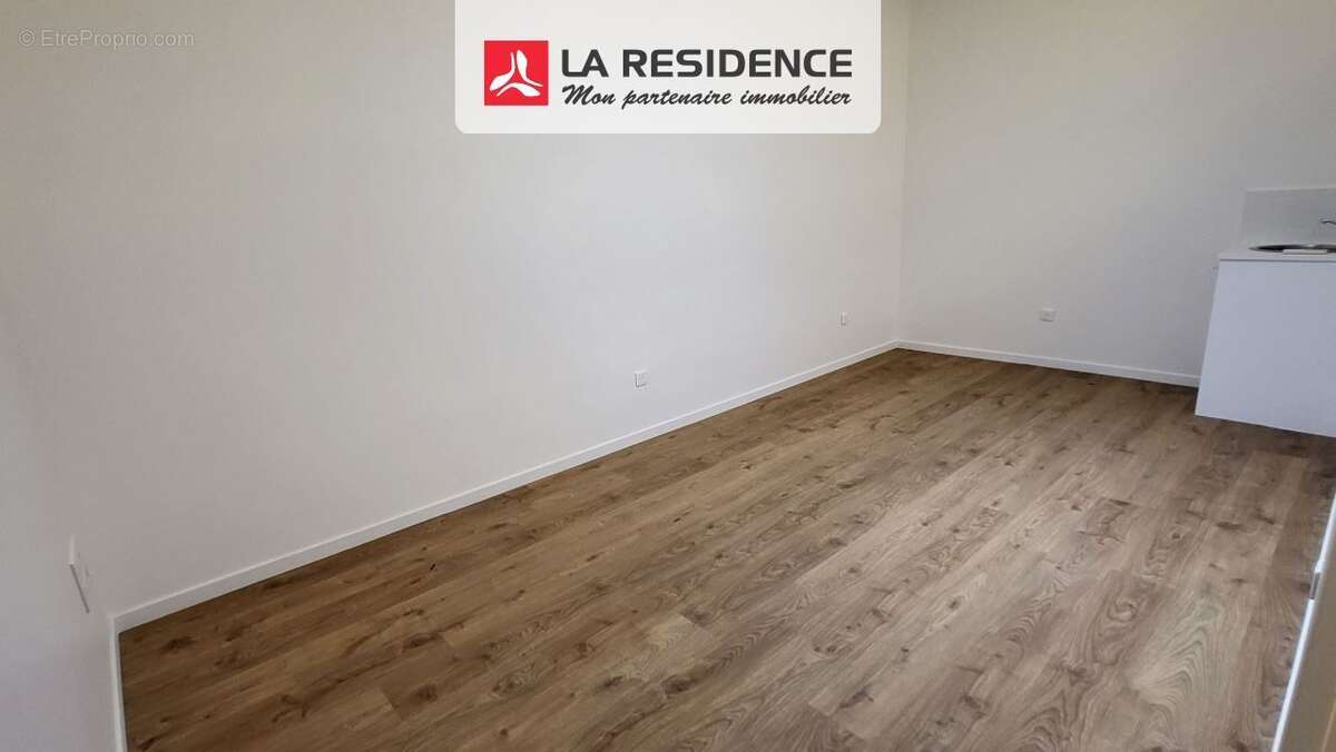 Commerce 130 m² à Plaisir  - photo 2