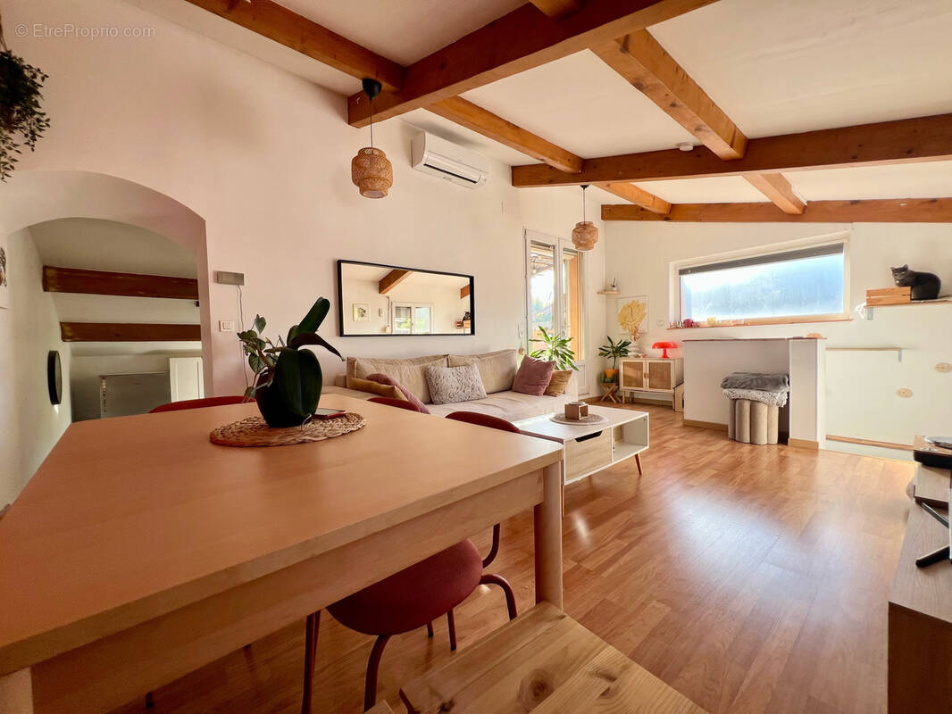 Appartement à AURIOL