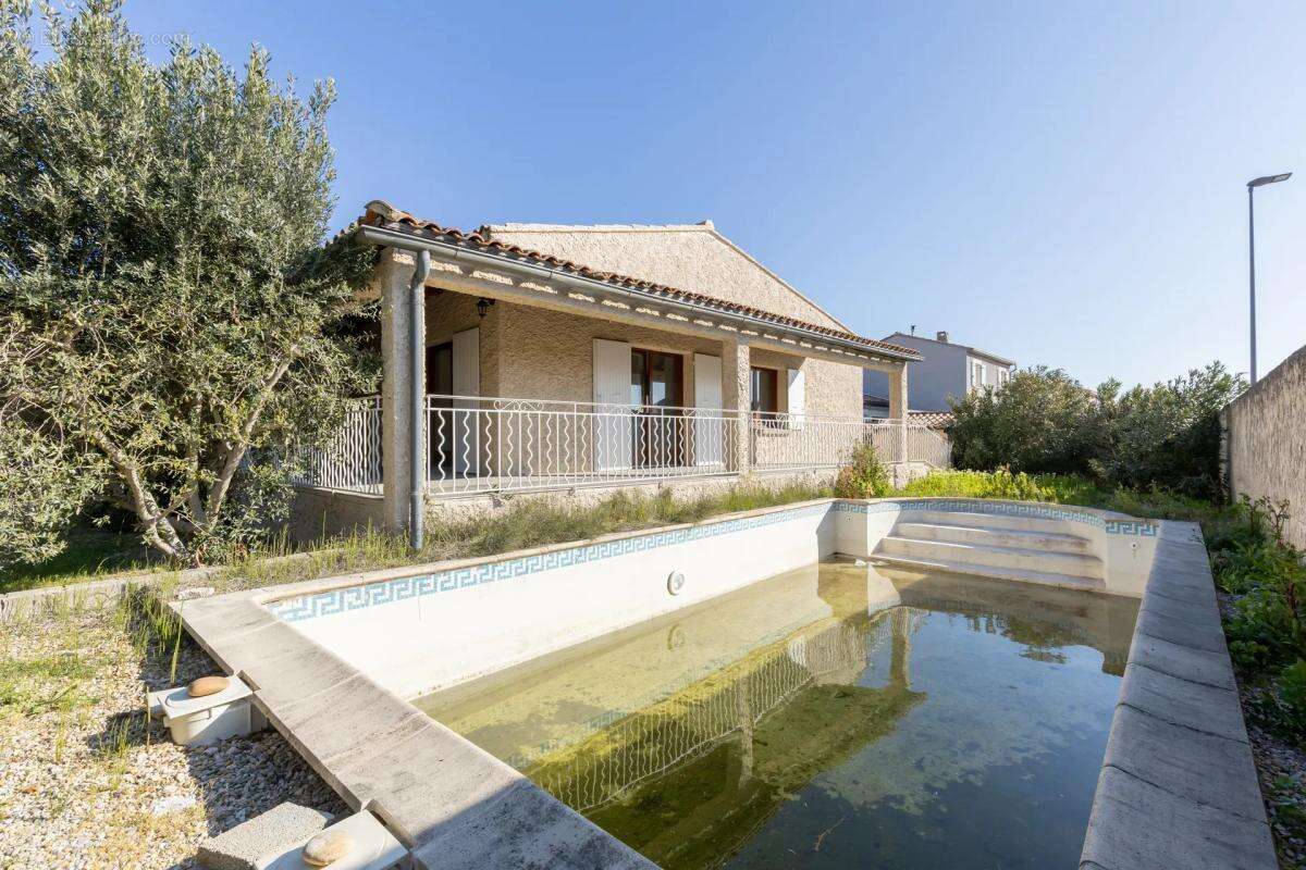 Maison à ENTRAIGUES-SUR-LA-SORGUE