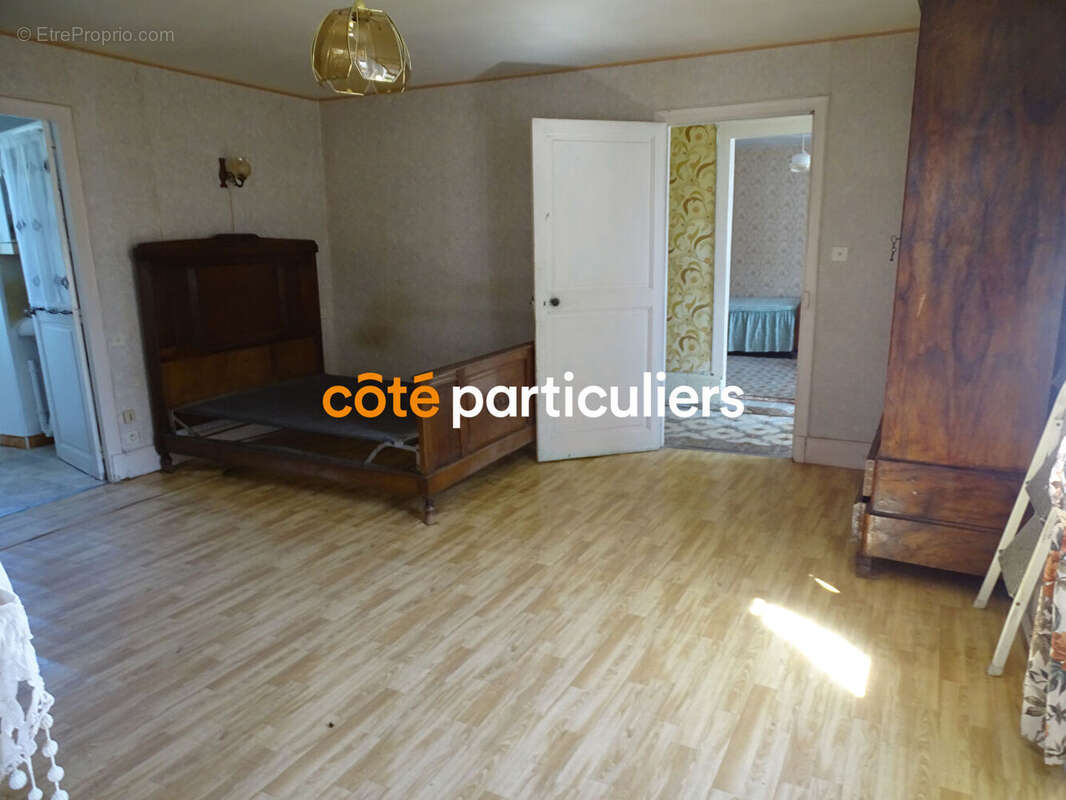 Maison à SAINT-HILAIRE-EN-LIGNIERES