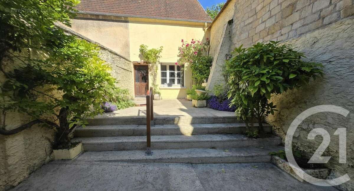 Maison à PONT-SAINTE-MAXENCE