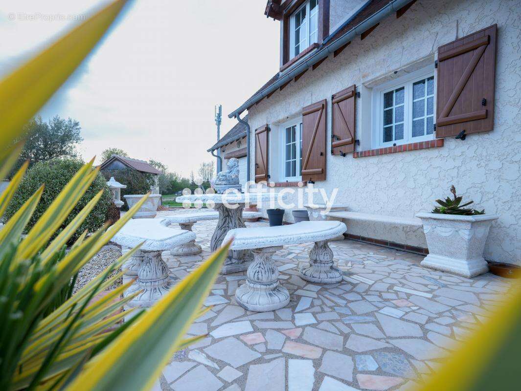 Maison à SAINT-PRYVE-SAINT-MESMIN