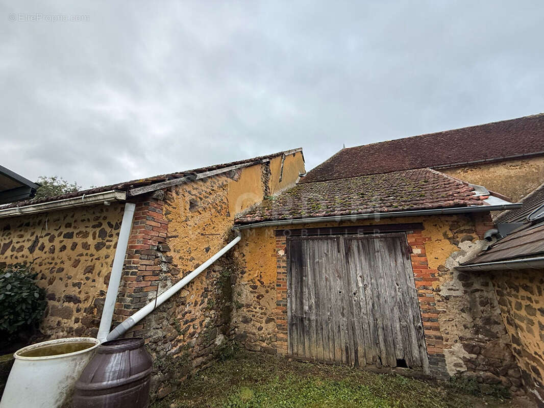 Maison à MOUTIERS-EN-PUISAYE