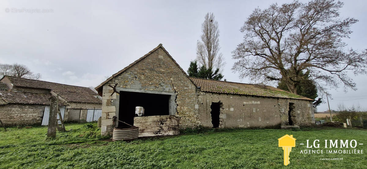 Autre à CHENAC-SAINT-SEURIN-D'UZET