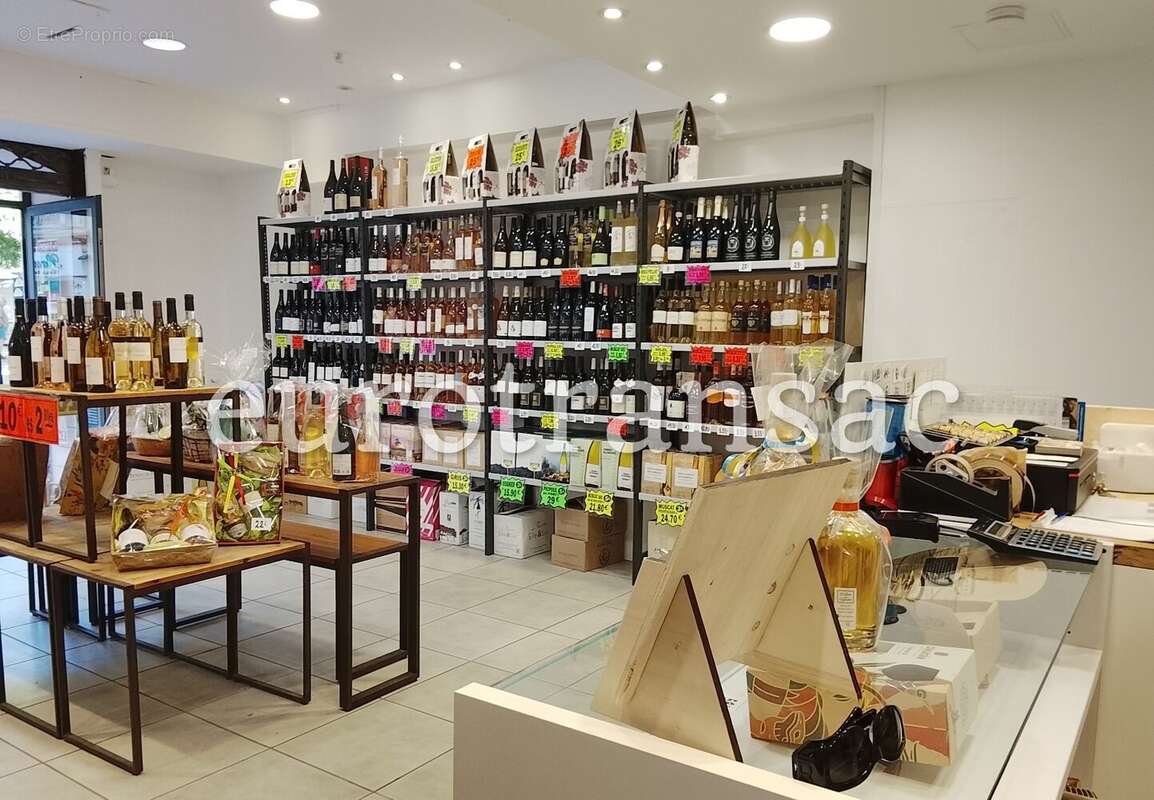 Droit au bail à vendre  Local commercial 60,81 m²  Centre historique de Pézenas - photo 2