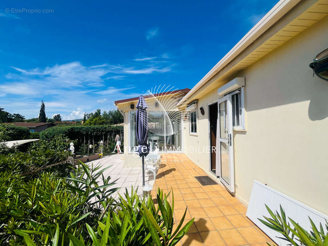 Maison à ROQUEBRUNE-SUR-ARGENS