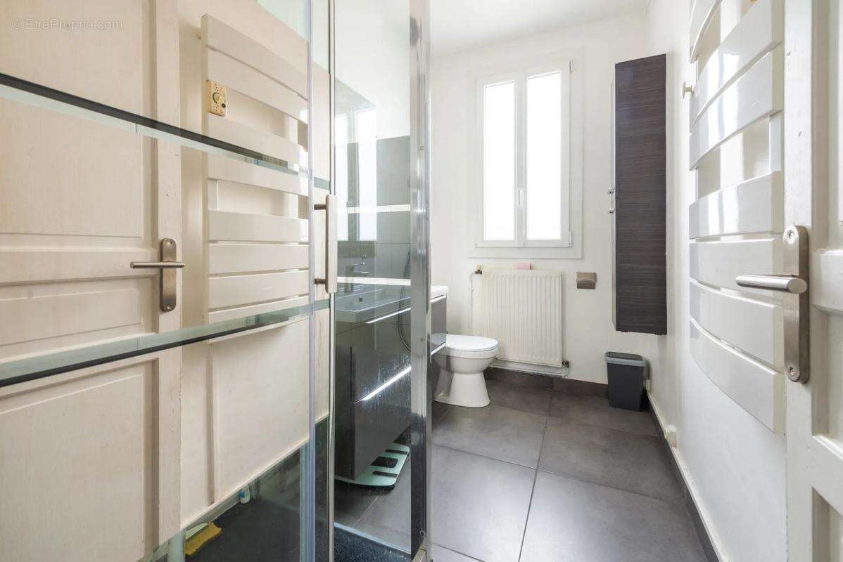 Appartement à COURBEVOIE