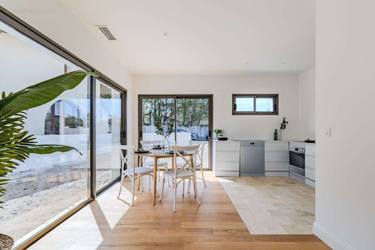 Maison 127 m² à Merignac  - photo 2