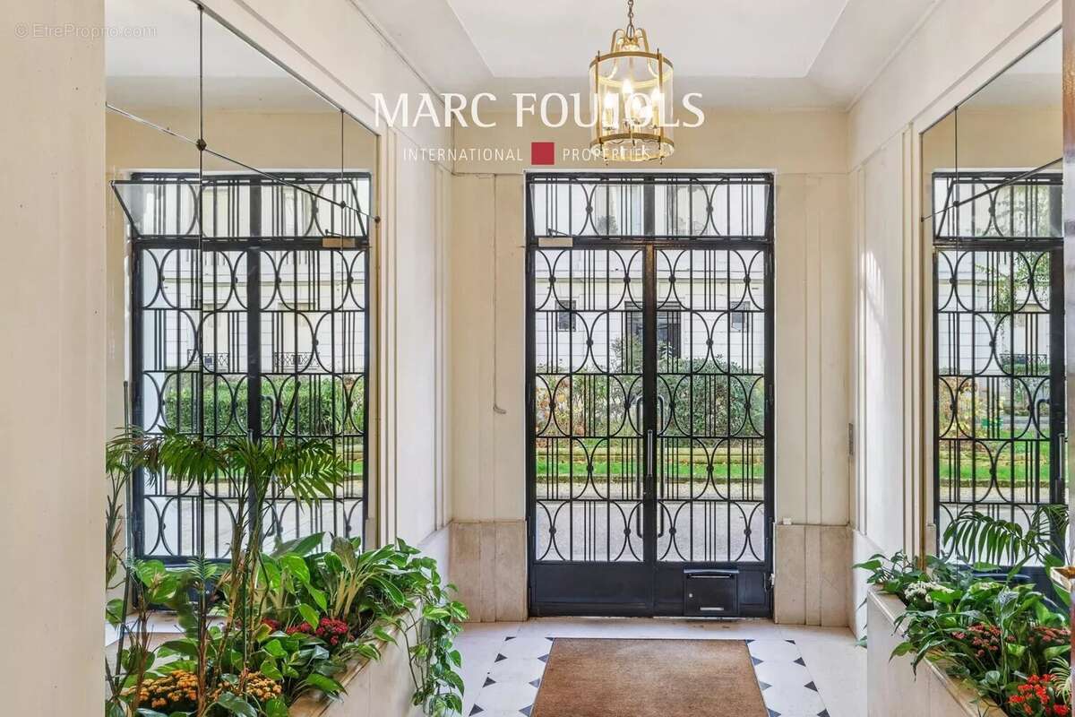 Appartement à PARIS-16E