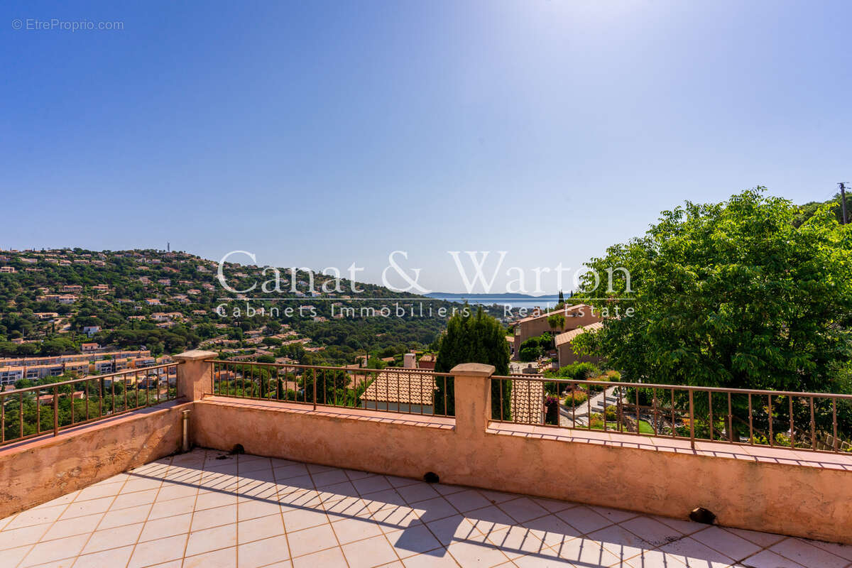 À 2 kms de la plage: villa à cavalaire avec vue mer & piscine - photo 3