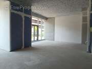 Commerce à SAINT-GENIS-POUILLY