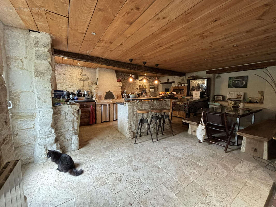 Maison à NOUANS-LES-FONTAINES