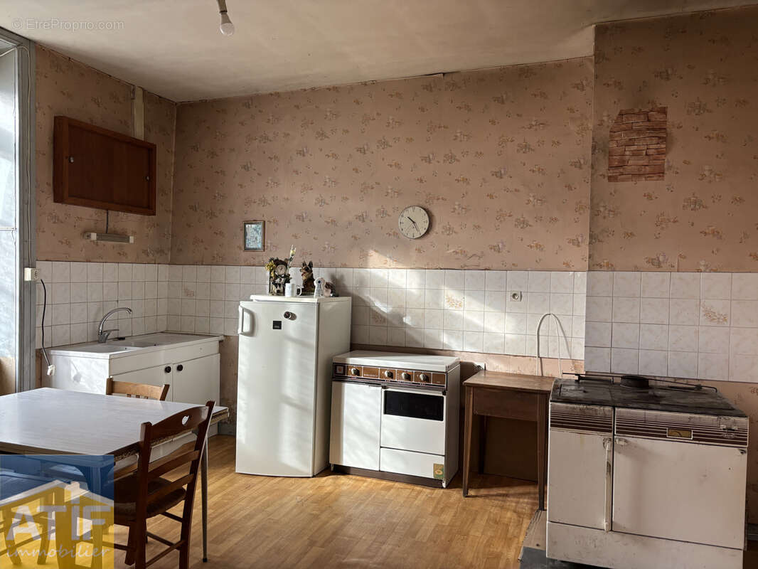 Maison à SAINT-ROMAIN-D'URFE