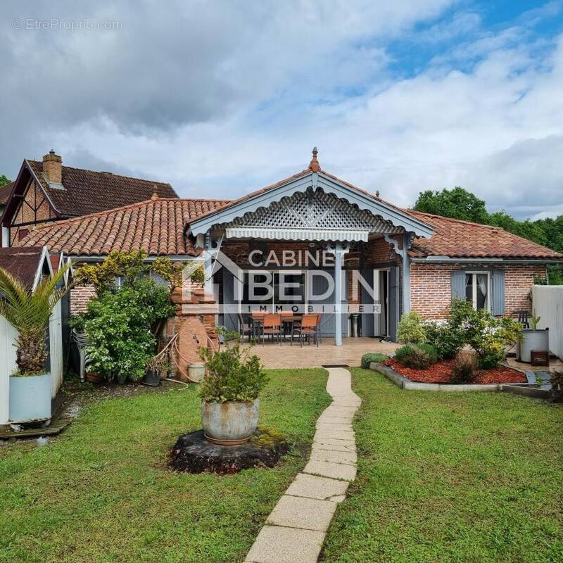 Maison à SAINTE-EULALIE-EN-BORN