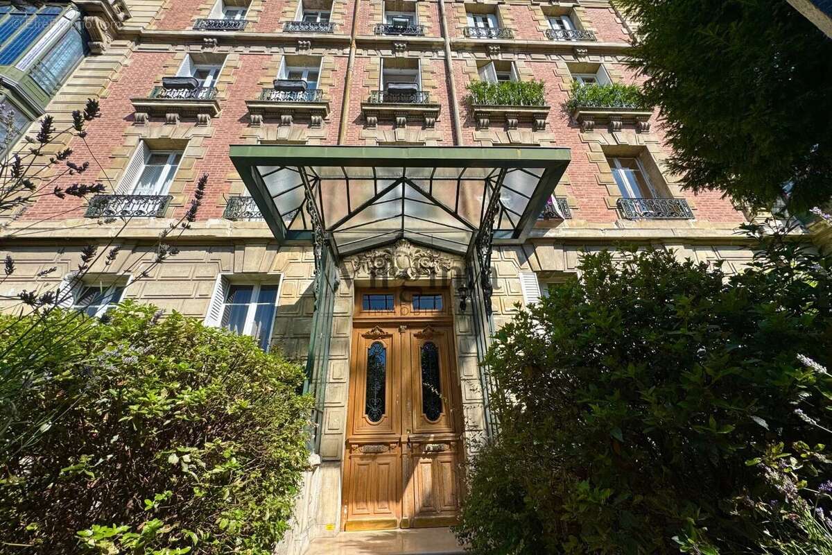 Appartement à CHARENTON-LE-PONT